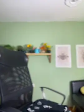 Liittleluaa  online show from September 20, 2025, 1:27 pm