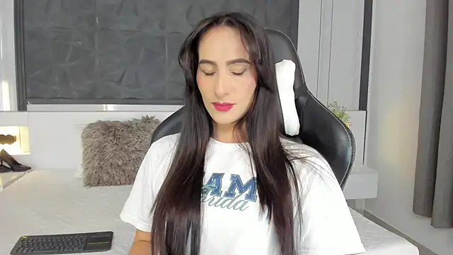 SaraGomez1 online show from December 4, 2025, 12:26 pm