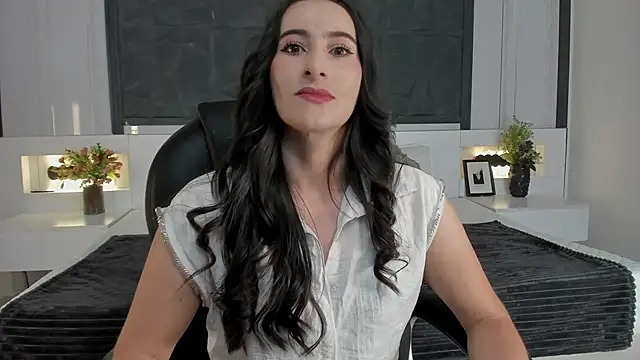 SaraGomez1 online show from April 17, 2026, 1:58 pm