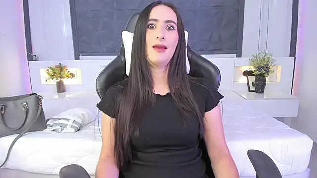 SaraGomez1 online show from September 29, 2025, 2:01 pm