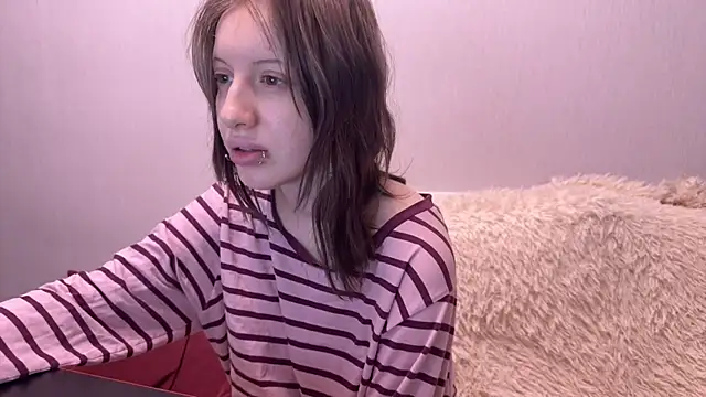 moundliicht1 online show from November 22, 2025, 8:40 pm