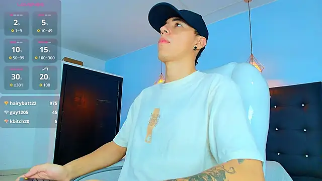 Snapshot of Lobo_17_ chatting on October 2, 2025, 3:43 am Lobo 17  online show from October 2, 2025, 3:43 am