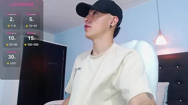 Snapshot of Lobo_17_ chatting on October 7, 2025, 3:40 am Lobo 17  online show from October 7, 2025, 3:40 am