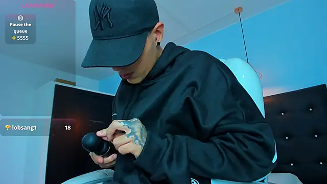 Snapshot of Lobo_17_ chatting on October 30, 2025, 3:49 am Lobo 17  online show from October 30, 2025, 3:49 am