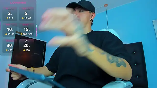 Snapshot of Lobo_17_ chatting on October 28, 2025, 3:51 am Lobo 17  online show from October 28, 2025, 3:51 am