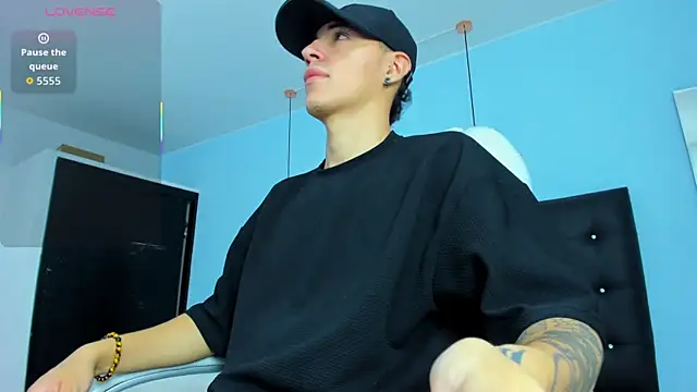 Snapshot of Lobo_17_ chatting on October 24, 2025, 4:22 am Lobo 17  online show from October 24, 2025, 4:22 am