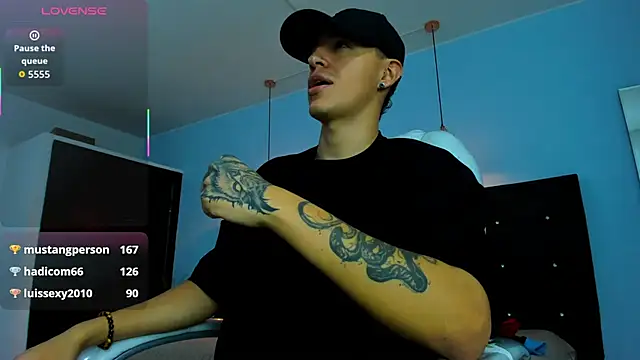 Snapshot of Lobo_17_ chatting on October 19, 2025, 3:42 am Lobo 17  online show from October 19, 2025, 3:42 am