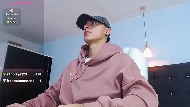 Snapshot of Lobo_17_ chatting on October 9, 2025, 2:56 am Lobo 17  online show from October 9, 2025, 2:56 am