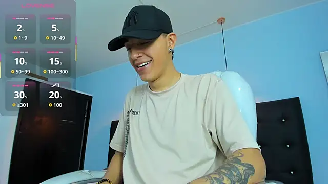 Snapshot of Lobo_17_ chatting on October 21, 2025, 3:50 am Lobo 17  online show from October 21, 2025, 3:50 am