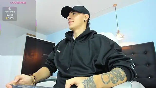 Snapshot of Lobo_17_ chatting on October 23, 2025, 3:49 am Lobo 17  online show from October 23, 2025, 3:49 am