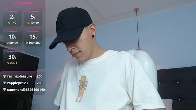 Snapshot of Lobo_17_ chatting on October 12, 2025, 3:41 am Lobo 17  online show from October 12, 2025, 3:41 am