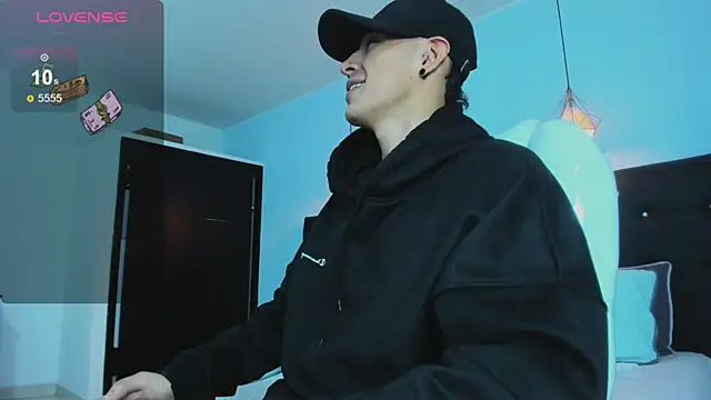 Lobo 17  online show from November 16, 2025, 3:44 am