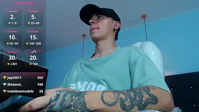 Snapshot of Lobo_17_ chatting on October 16, 2025, 3:37 am Lobo 17  online show from October 16, 2025, 3:37 am