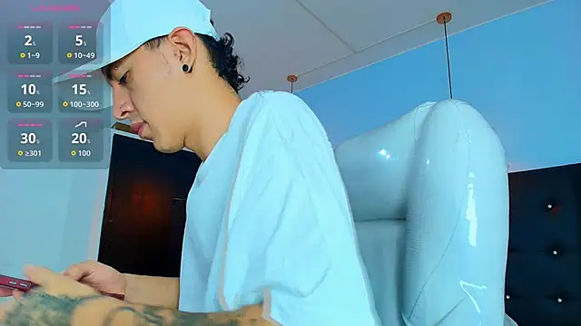 Snapshot of Lobo_17_ chatting on September 23, 2025, 3:35 am Lobo 17  online show from September 23, 2025, 3:35 am