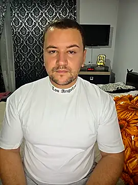 Snapshot of KarlosCarutox chatting on October 18, 2025, 5:26 pm KarlosCarutox online show from October 18, 2025, 5:26 pm