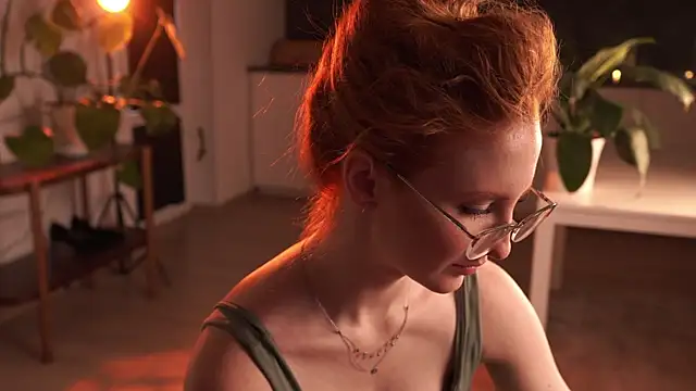 EsmaCrumbley online show from March 4, 2026, 4:20 am