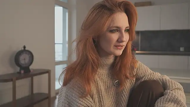 Snapshot of EsmaCrumbley chatting on October 15, 2025, 4:22 am EsmaCrumbley online show from October 15, 2025, 4:22 am