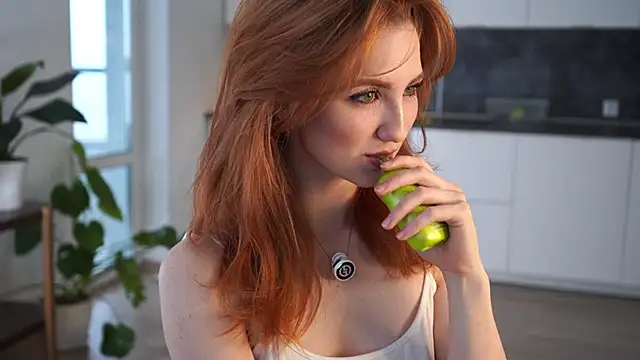 Snapshot of EsmaCrumbley chatting on November 9, 2025, 4:16 am EsmaCrumbley online show from November 9, 2025, 4:16 am