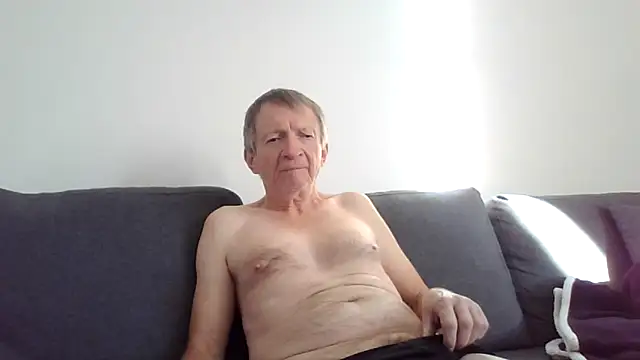 naturiste974 online show from October 16, 2025, 3:42 pm