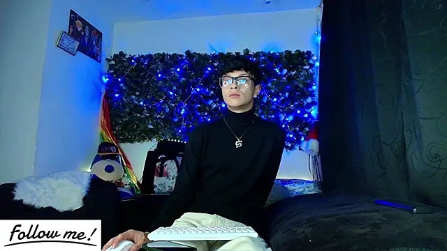 twink sebas  online show from January 10, 2025, 5:05 am
