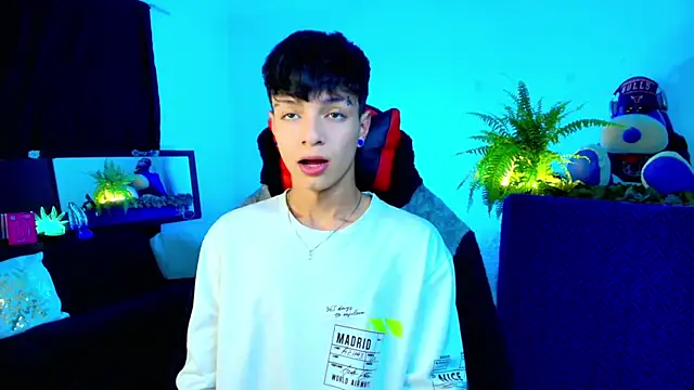 twink sebas  online show from October 8, 2025, 4:47 am