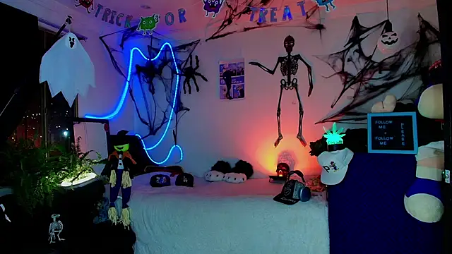 twink sebas  online show from October 30, 2025, 4:44 am