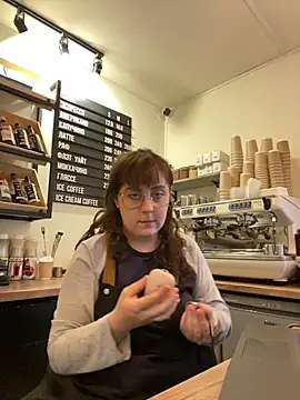 Snapshot of cinnabon_ chatting on October 25, 2025, 11:53 am cinnabon  online show from October 25, 2025, 11:53 am