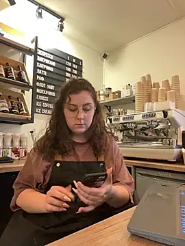 Snapshot of cinnabon_ chatting on October 6, 2025, 12:28 pm cinnabon  online show from October 6, 2025, 12:28 pm