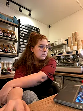 Snapshot of cinnabon_ chatting on September 19, 2025, 3:27 pm cinnabon  online show from September 19, 2025, 3:27 pm