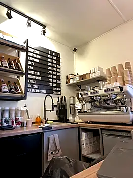 Snapshot of cinnabon_ chatting on October 21, 2025, 11:53 am cinnabon  online show from October 21, 2025, 11:53 am