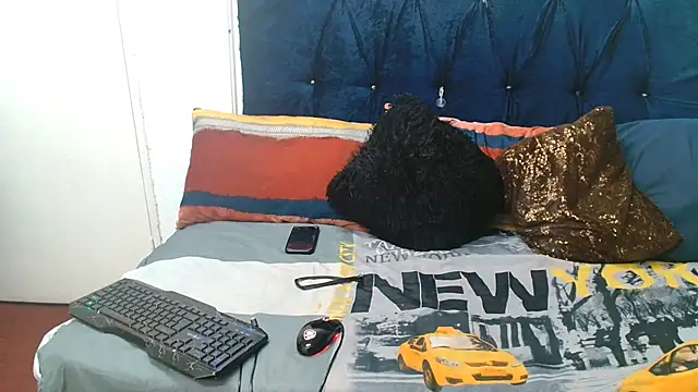 Snapshot of xTALLSEXYBUMx chatting on October 17, 2025, 4:42 pm xTALLSEXYBUMx online show from October 17, 2025, 4:42 pm