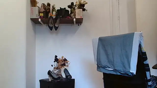 Snapshot of xTALLSEXYBUMx chatting on November 2, 2025, 5:23 am xTALLSEXYBUMx online show from November 2, 2025, 5:23 am