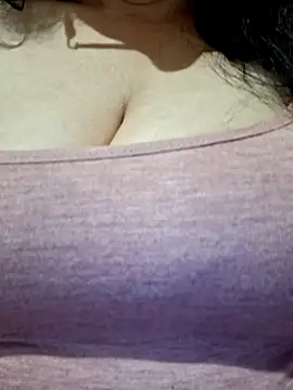 Snapshot of Erotica333 chatting on October 26, 2025, 6:08 pm Erotica333 online show from October 26, 2025, 6:08 pm