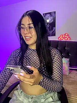 Snapshot of emily_22x chatting on October 9, 2025, 3:40 am emily 22x online show from October 9, 2025, 3:40 am