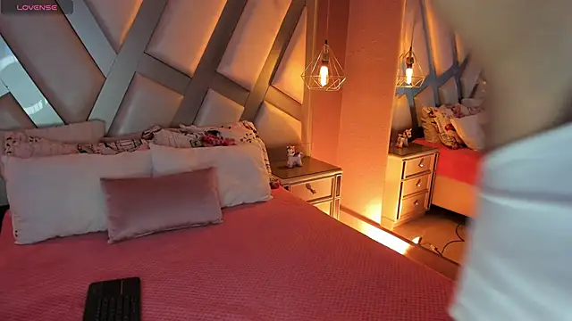 Amber villalobos  online show from September 24, 2025, 3:57 am