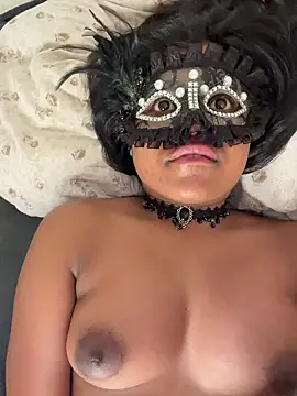 Bella Luna18 online show from December 16, 2025, 7:07 pm