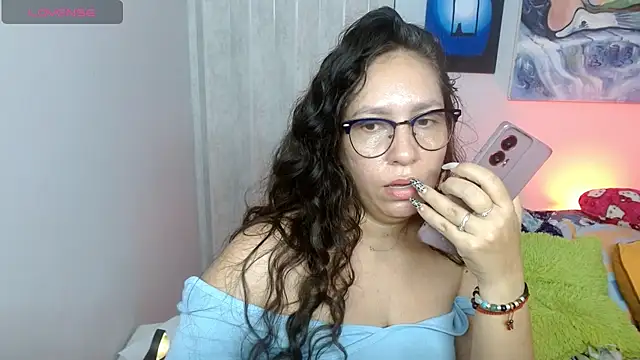 Snapshot of naihroby chatting on October 17, 2025, 2:04 am naihroby online show from October 17, 2025, 2:04 am