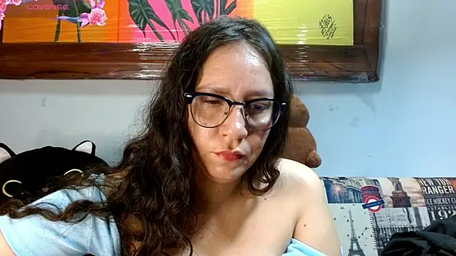 Snapshot of naihroby chatting on September 17, 2025, 10:23 pm naihroby online show from September 17, 2025, 10:23 pm