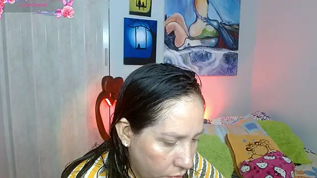 Snapshot of naihroby chatting on October 15, 2025, 10:18 pm naihroby online show from October 15, 2025, 10:18 pm