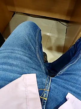 Ishan003 online show from February 26, 2026, 1:49 am