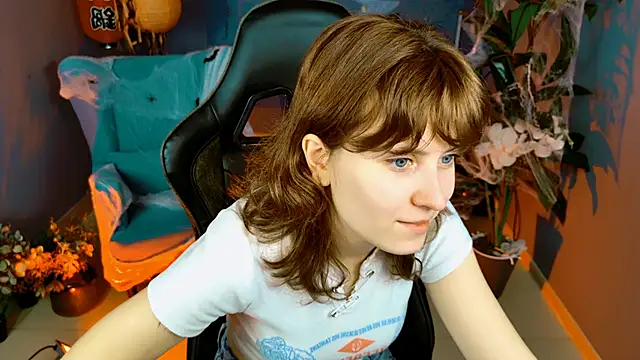 Snapshot of LolaAsmus chatting on October 22, 2025, 5:40 am LolaAsmus online show from October 22, 2025, 5:40 am