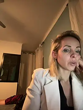 Annelibre online show from March 7, 2025, 9:59 pm