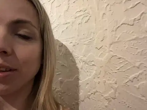 Annelibre online show from January 1, 2025, 9:41 pm
