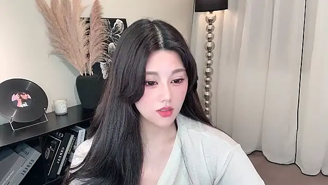 Strawberrybabyy1 online show from March 5, 2025, 2:34 pm