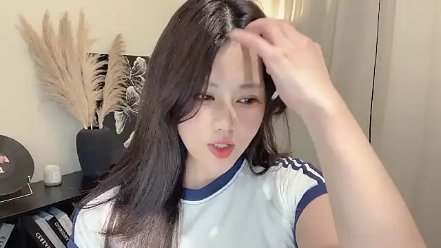Strawberrybabyy1 online show from March 13, 2025, 2:44 pm