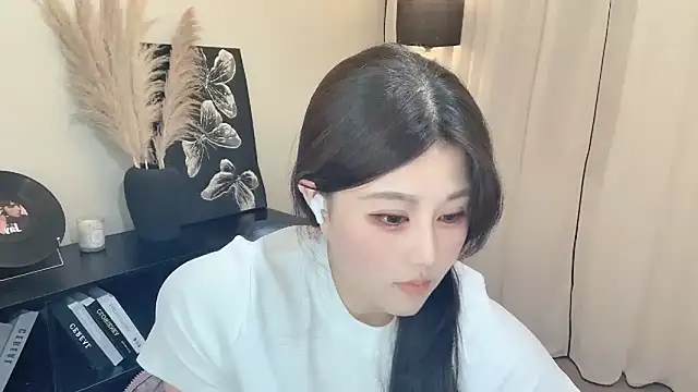 Strawberrybabyy1 online show from March 10, 2025, 12:28 pm