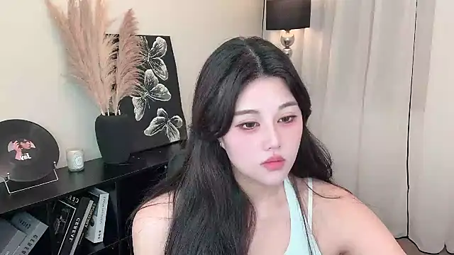 Strawberrybabyy1 online show from March 2, 2025, 1:42 pm