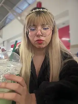 Snapshot of Ahri_999 chatting on March 14, 2025, 11:00 pm Ahri 999 online show from March 14, 2025, 11:00 pm