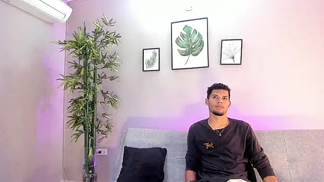 Snapshot of miaa_lux chatting on February 13, 2025, 7:10 pm miaa lux online show from February 13, 2025, 7:10 pm