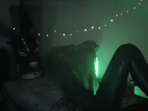 Snapshot of Angelbunn chatting on December 30, 2024, 5:44 pm Angelbunn online show from December 30, 2024, 5:44 pm